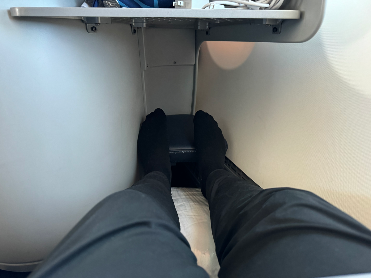 Copa Airline B737 MAX foot space