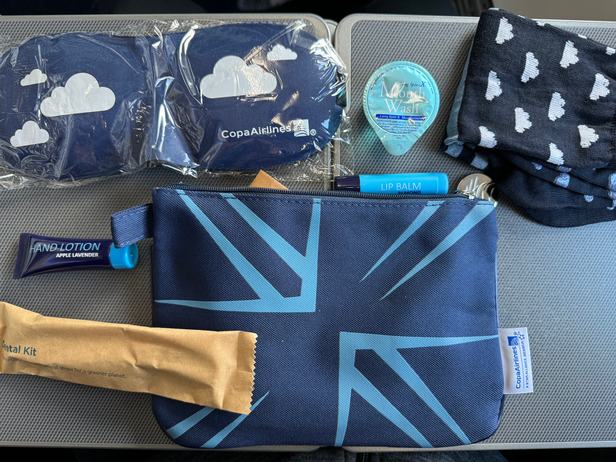 Copa Airlines B737 MAX amenity kit items