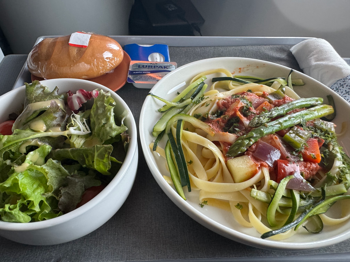 Copa Airlines B737 MAX lunch meal