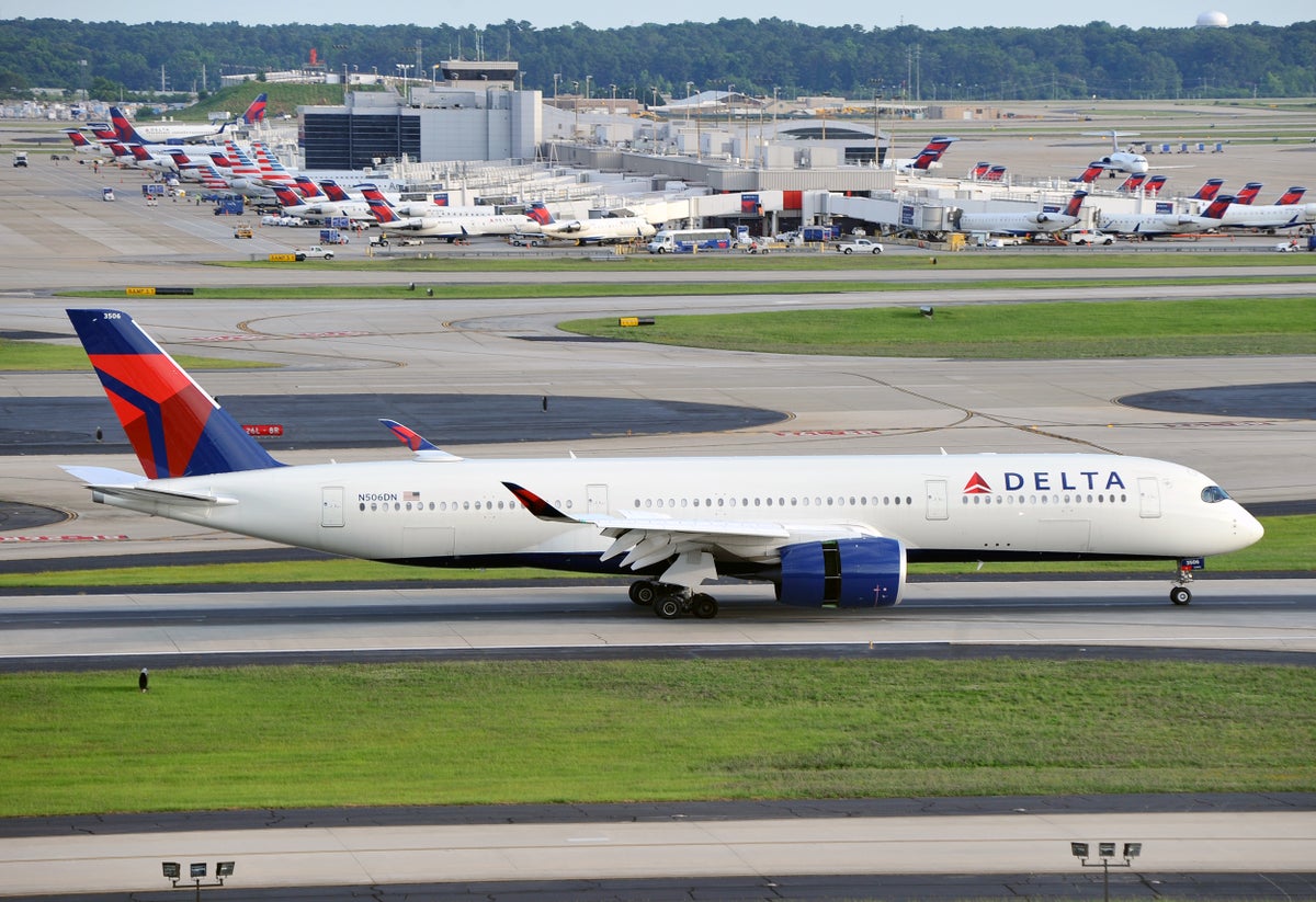 Delta-Air-Lines-A350-900-Taxi-ATL