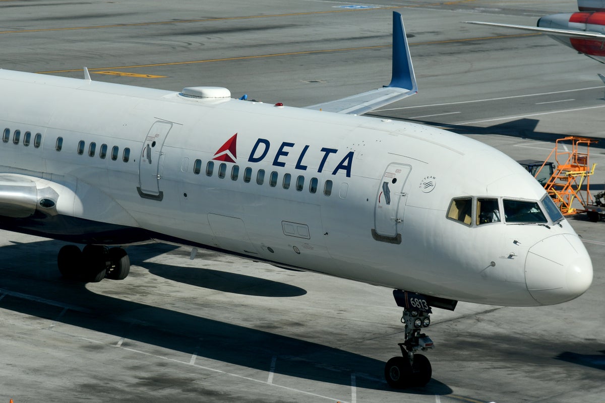 Delta B757 200 Docking