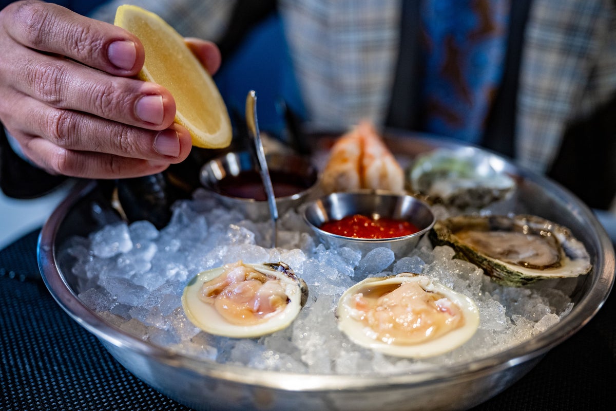 Delta One Lounge BOS oysters