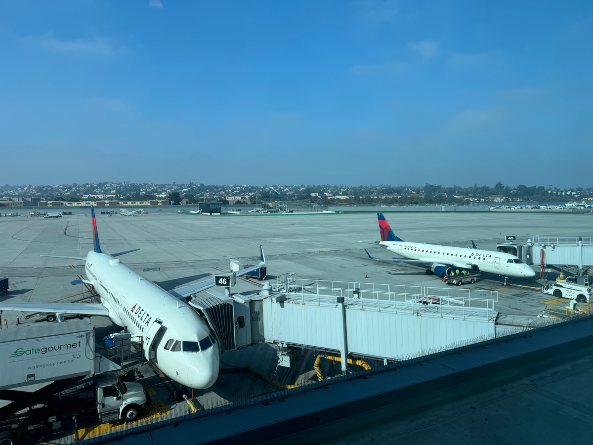 Delta planes view from Chase Sapphire Lounge at SAN