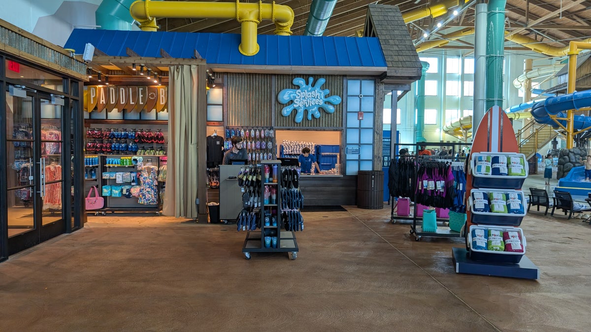 Great Wolf Lodge Webster amenities waterpark shop and towels