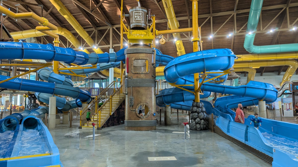 Great Wolf Lodge Webster amenities waterpark waterworks