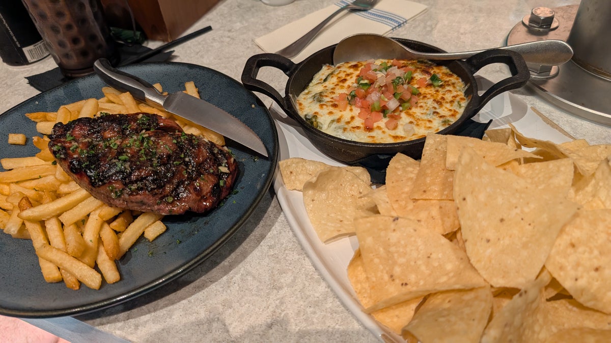 Great Wolf Lodge Webster dining Fireside dip and steak frites