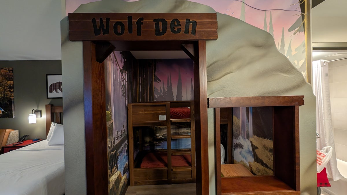 Great Wolf Lodge Webster guestroom Wolf Den exterior