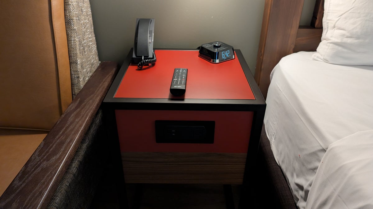 Great Wolf Lodge Webster guestroom nightstand