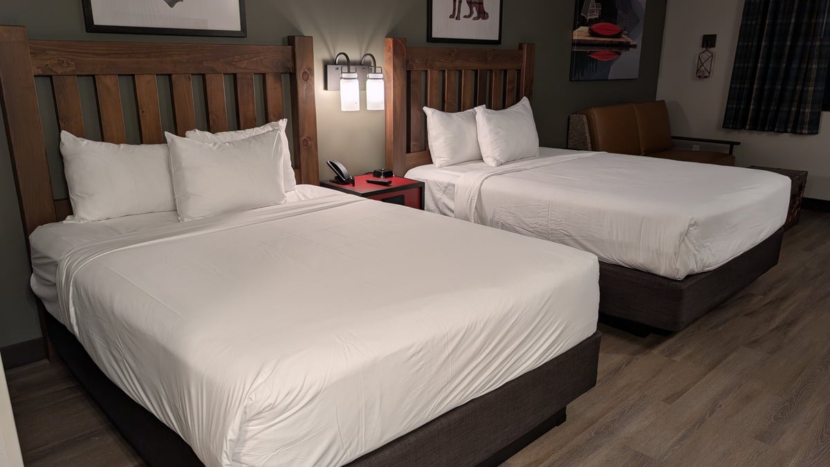 Great Wolf Lodge Webster guestroom queen beds