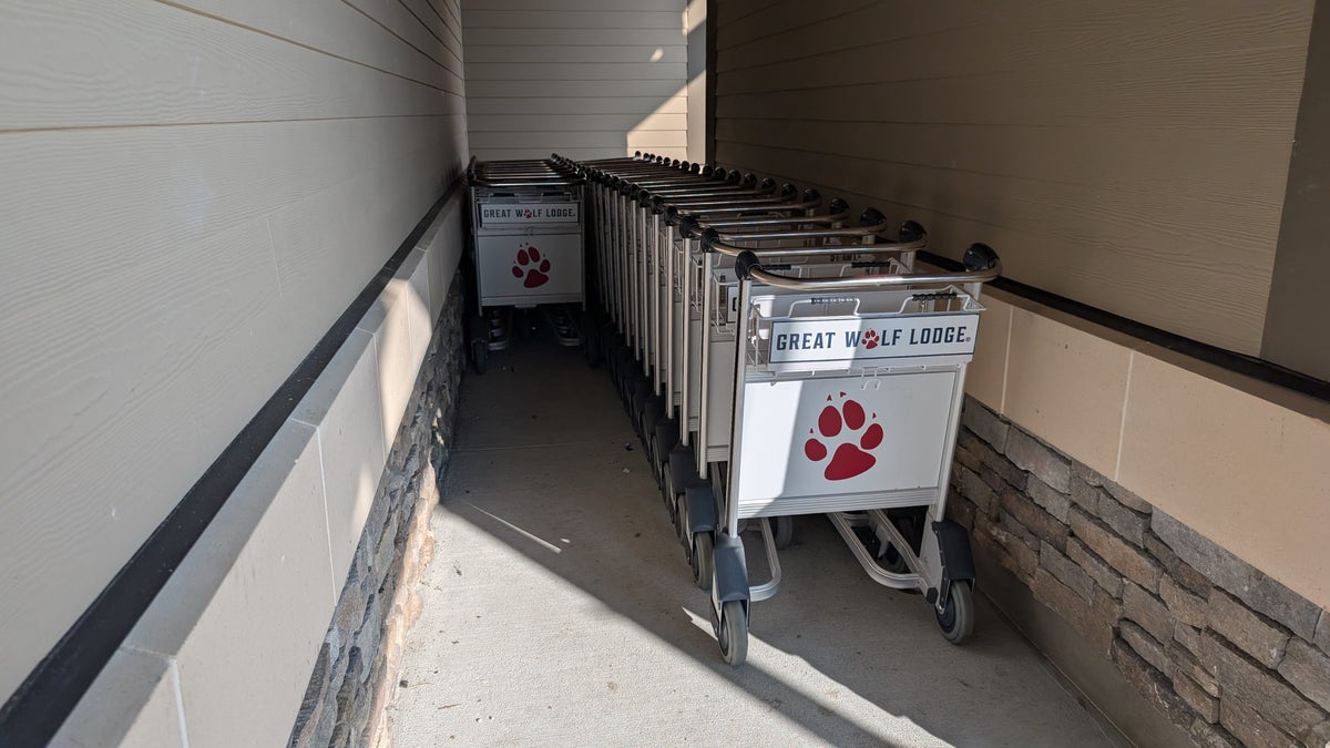 Great Wolf Lodge Webster parking carts