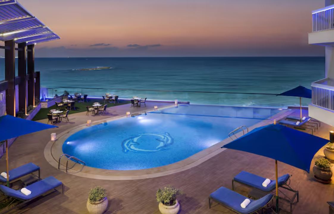 Hilton Alexandria swimming pool