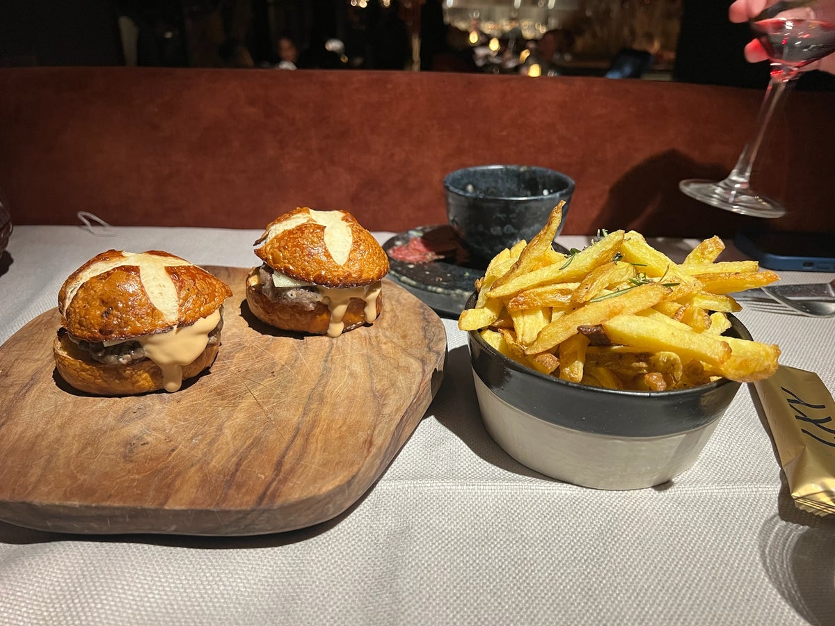 Hyatt Regency Hesperia Madrid Lena Burgers