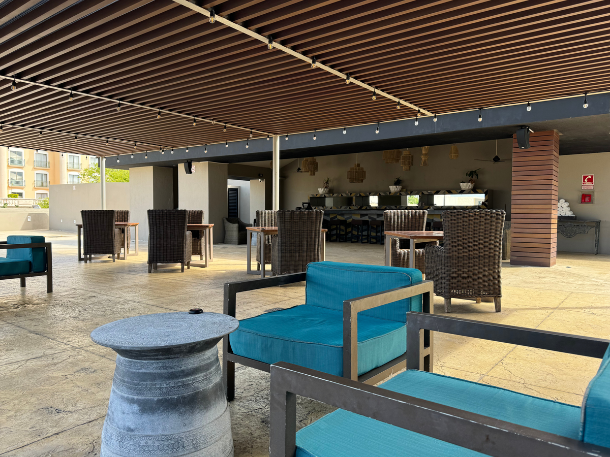 Hyatt Regency Merida pool bar seating