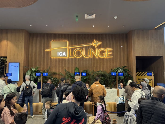 IGA Lounge IST queue