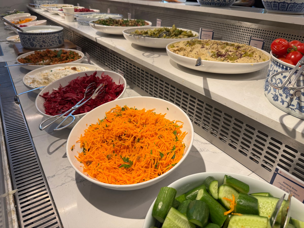 IGA Lounge IST salad bar