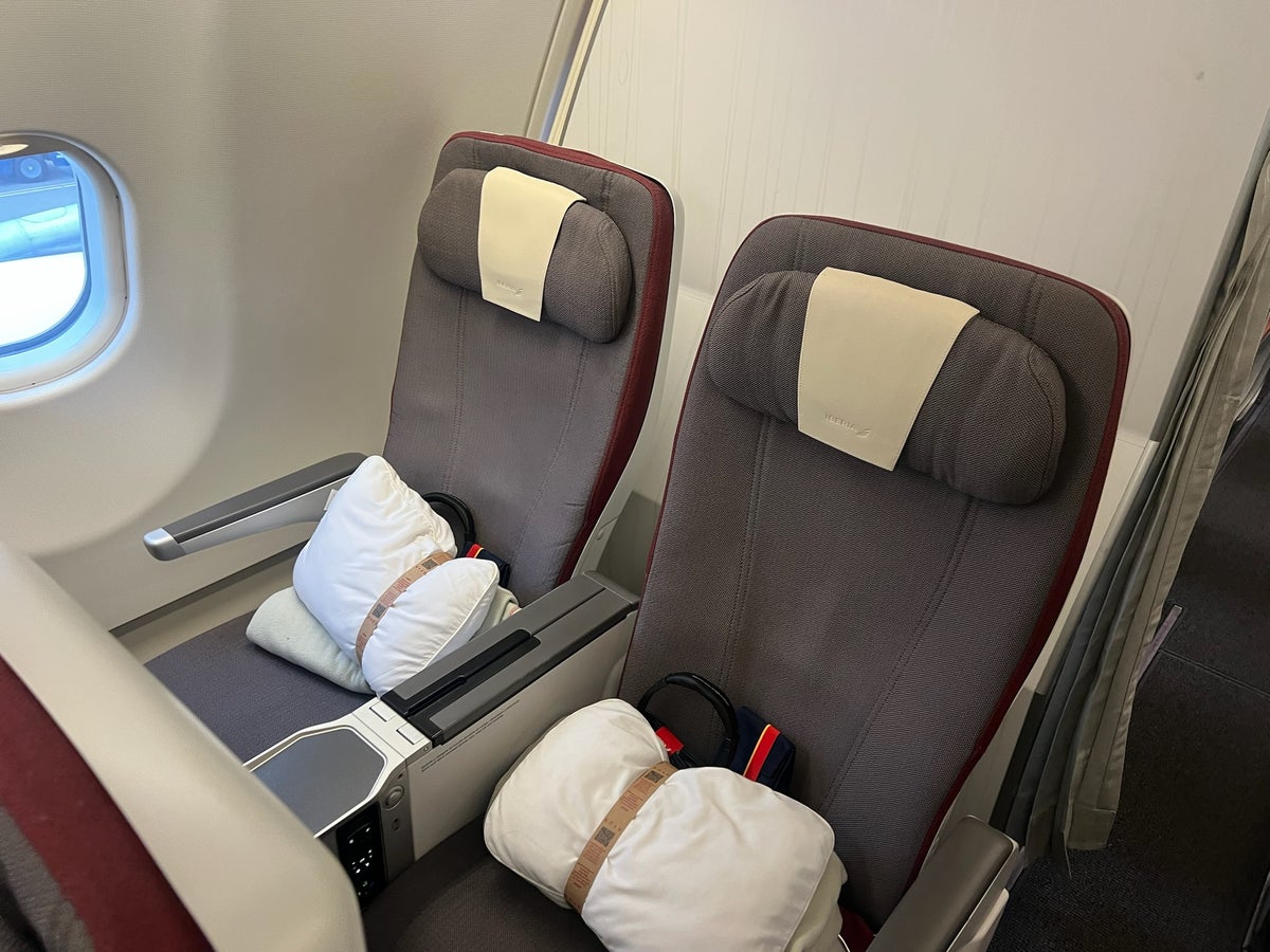 Iberia Airlines Airbus A330 Premium Economy Class Review [ORD to MAD]