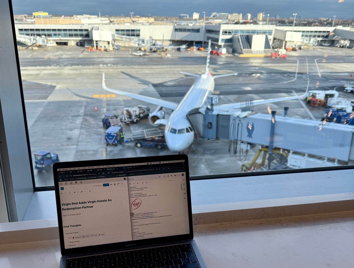 JFK Greenwich Lounge apron view