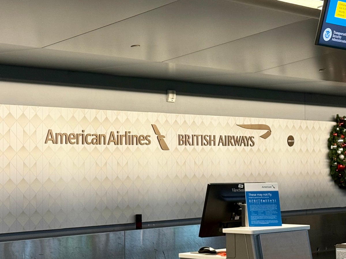 JFK Terminal 8 AA Flagship check in