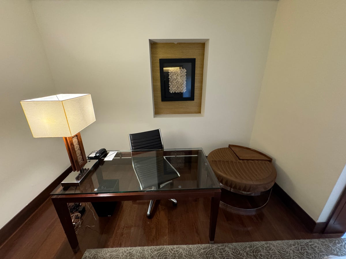 JW Marriott Bogota Jr Suite desk 