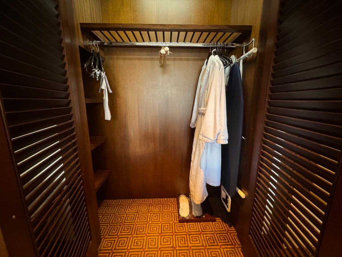 JW Marriott Bogota Jr. Suite closet 