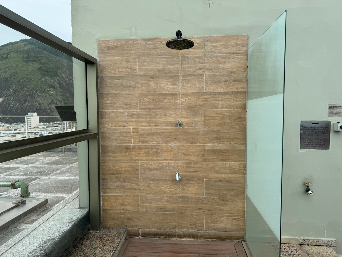 JW Marriott Hotel Rio de Janeiro rooftop pool shower