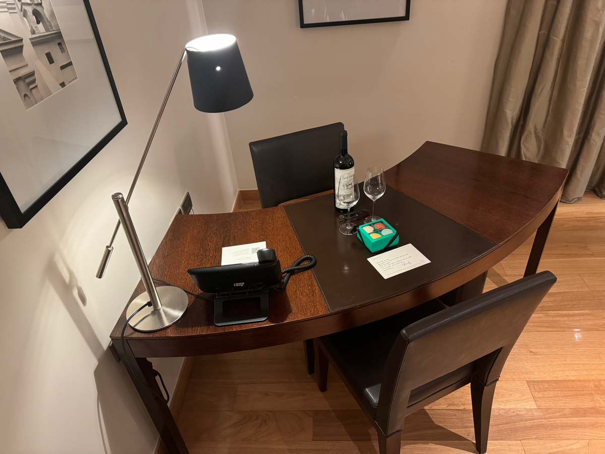 Palacio Duhau Park Hyatt Buenos Aires corner desk