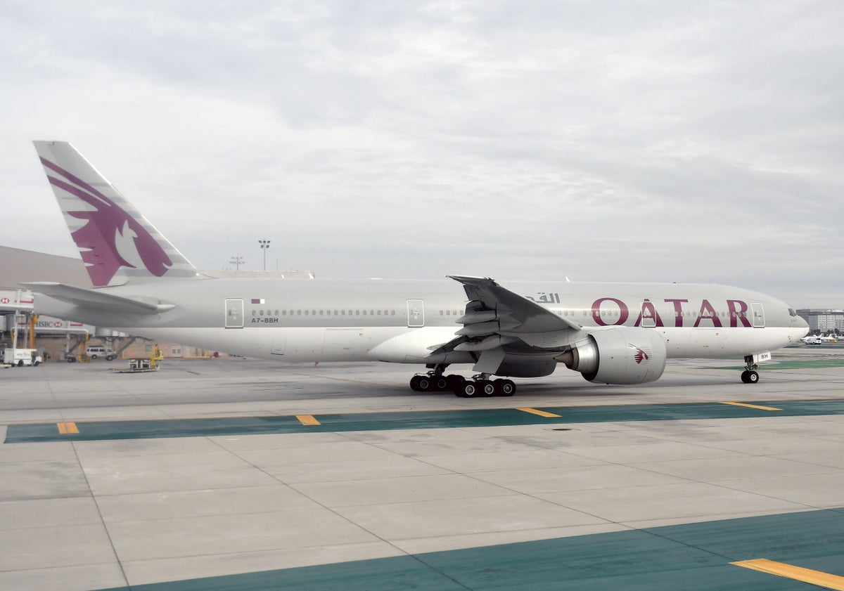 Qatar Airways B777 200LR LAX