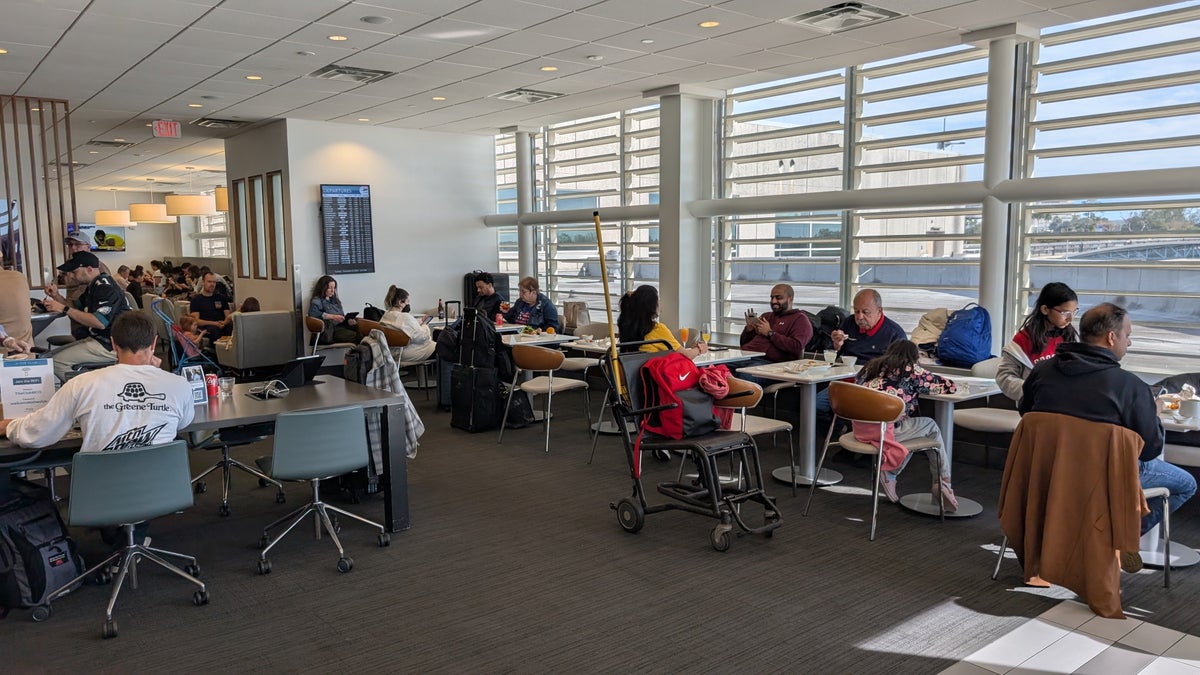 The Club MCO Terminal A tables and chairs