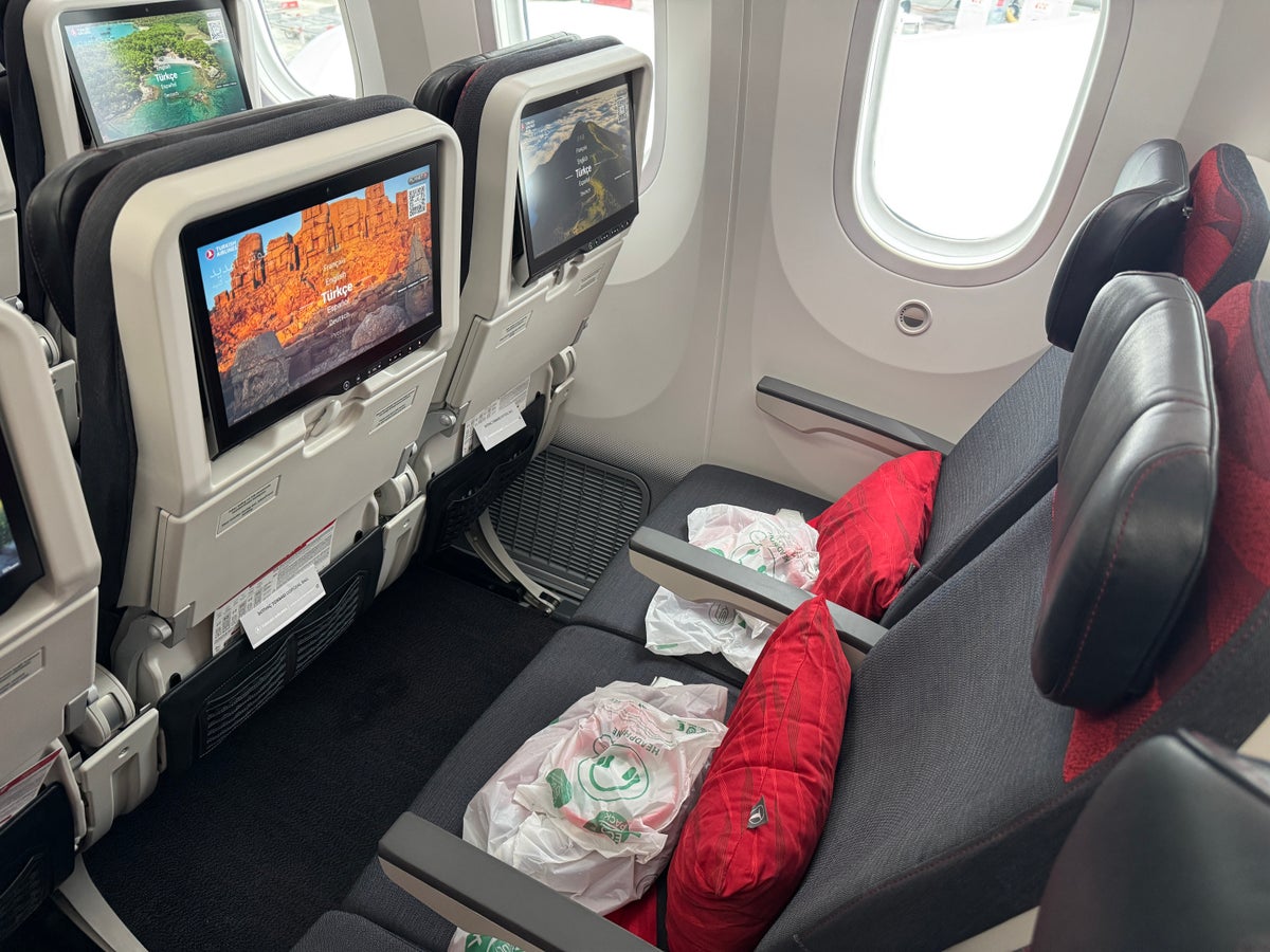 Turkish Airlines IST ATL 787 9 economy IFE view