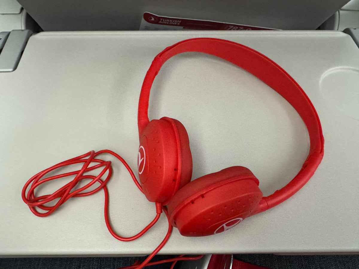 Turkish Airlines IST ATL 787 9 economy headphones