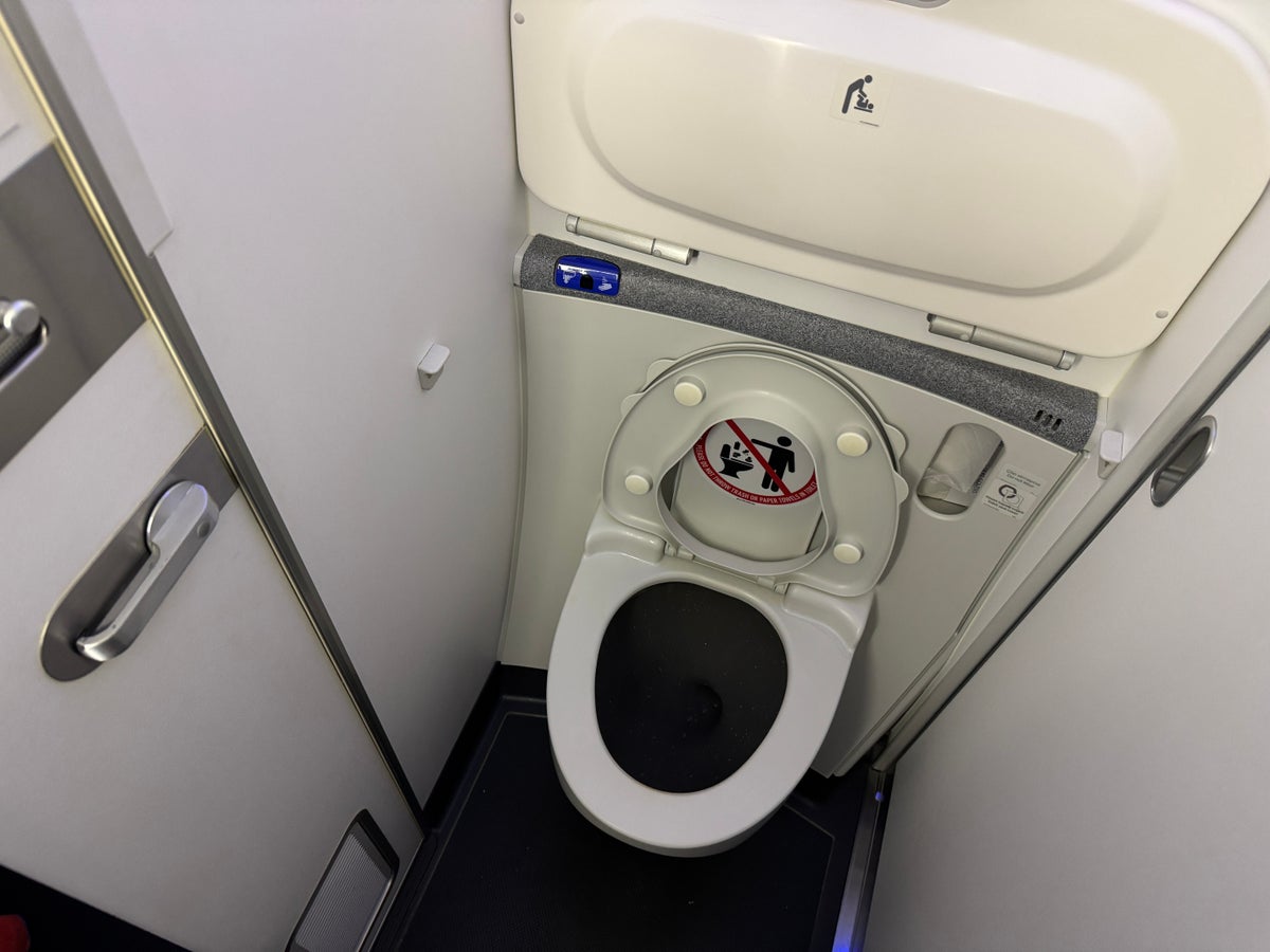 Turkish Airlines IST ATL 787 9 economy lavatory