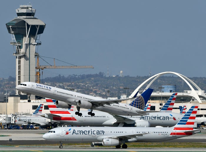 Delta CEO Rejects Starlink; American and United Offer Status Matches to Unhappy Flyers