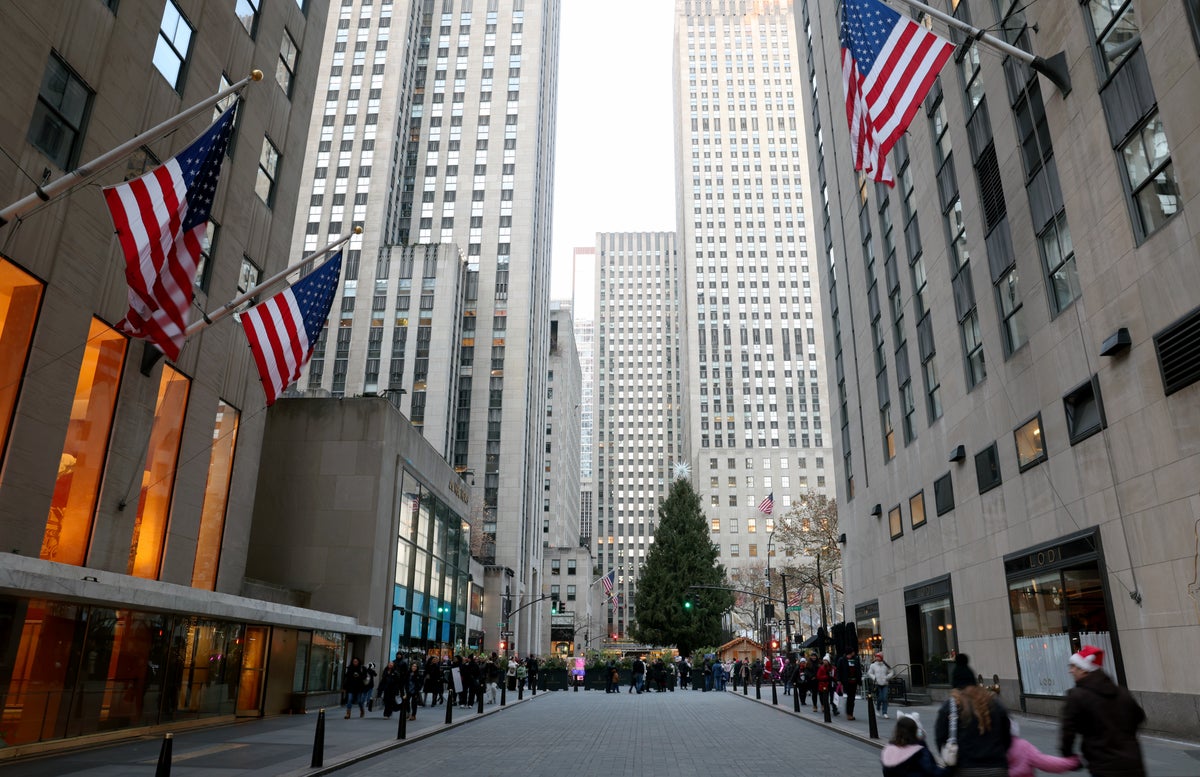 new york city rockefeller center tree plaza horizontal