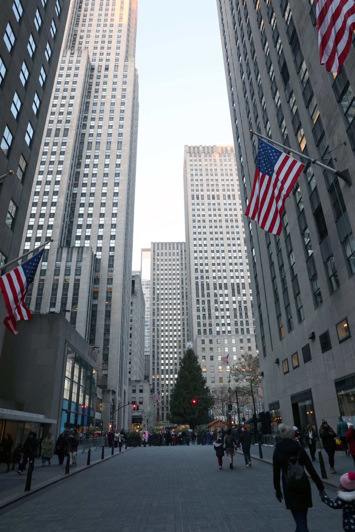 new york city rockefeller center tree plaza vertical