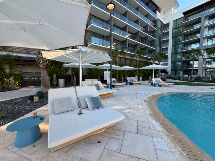 Amex Platinum Cards: Hilton Honors Hotel Elite Status Benefits [2026]