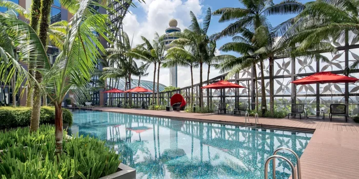 Crowne Plaza SIN Outdoor Pool Crowne Plaza SIN Outdoor Pool