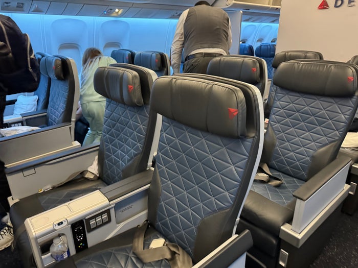 Delta Premium Select Middle Seats Delta Premium Select Middle Seats