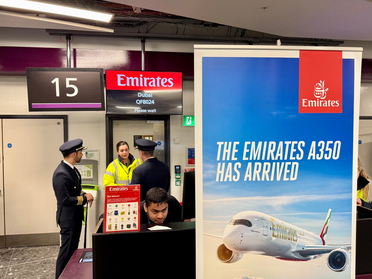 Edinburgh Airport Emirates boarding gate