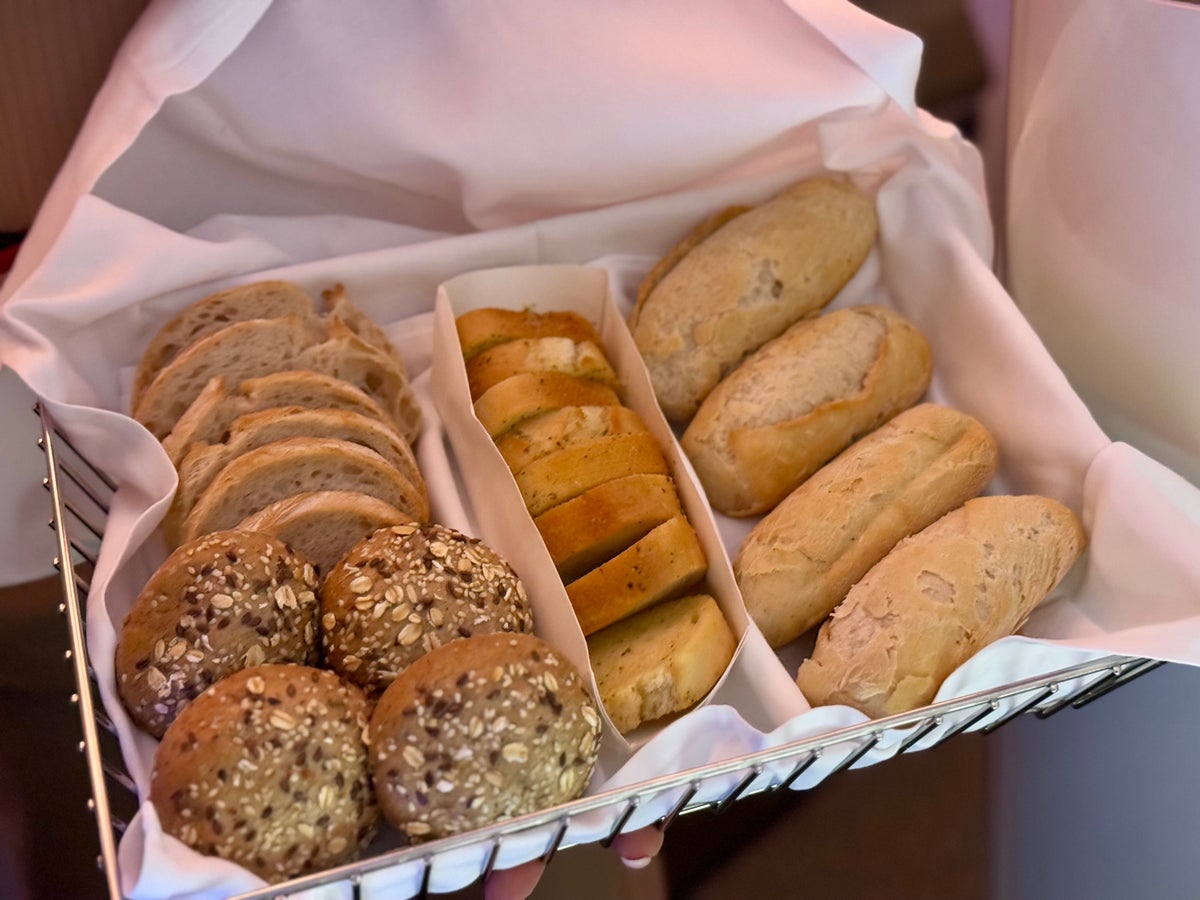 Emirates Airbus A350 business class FnB bread