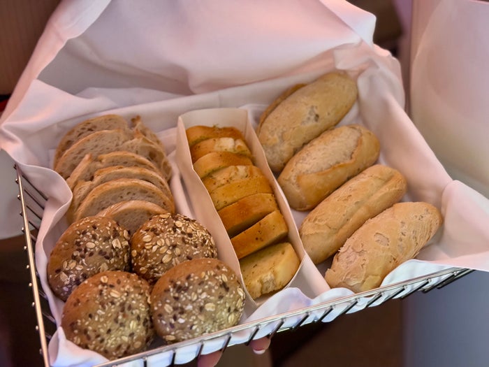Emirates Airbus A350 business class FnB bread