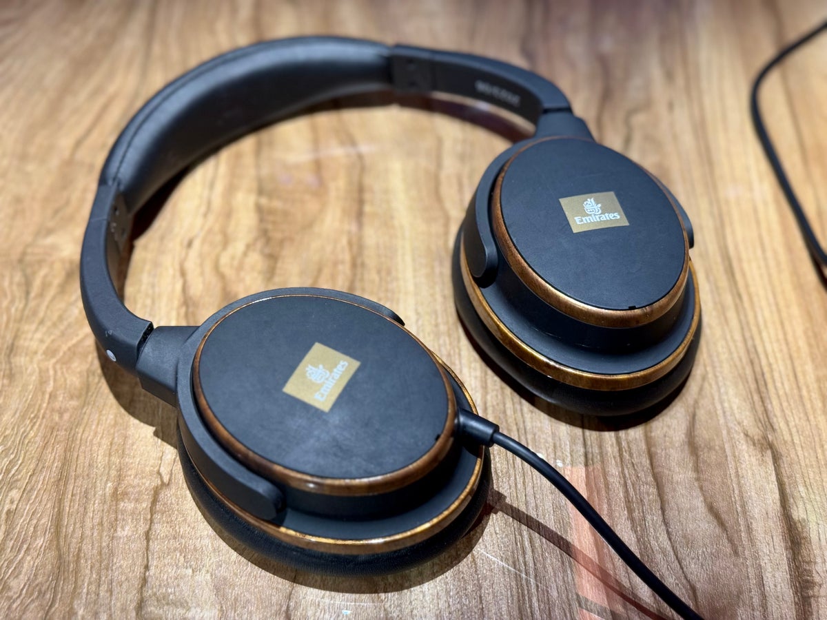 Emirates Airbus A350 business class headphones