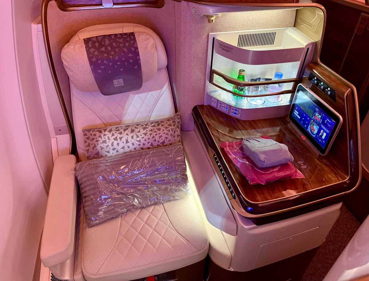 Emirates Airbus A350 business class seat 8K 