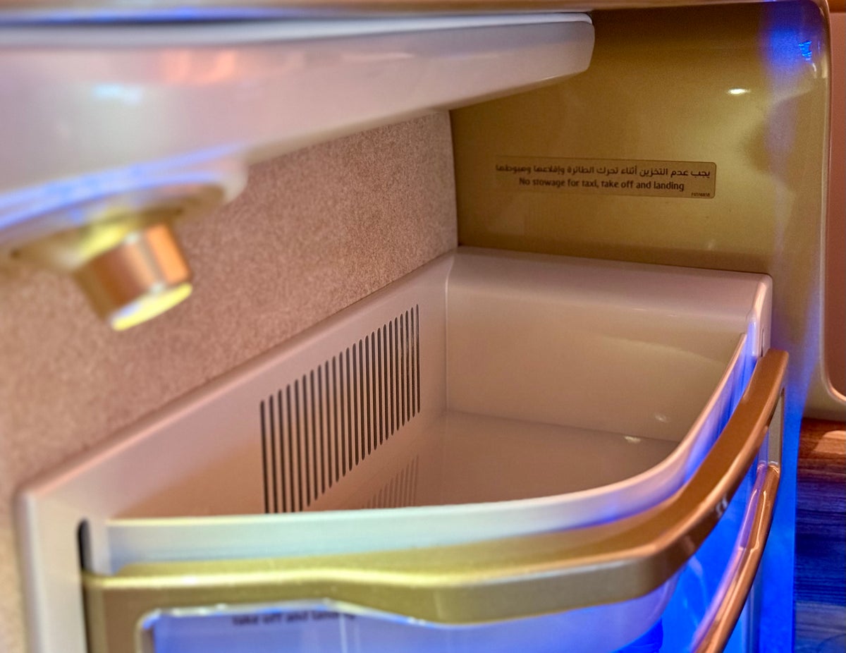 Emirates Airbus A350 business class seat storage