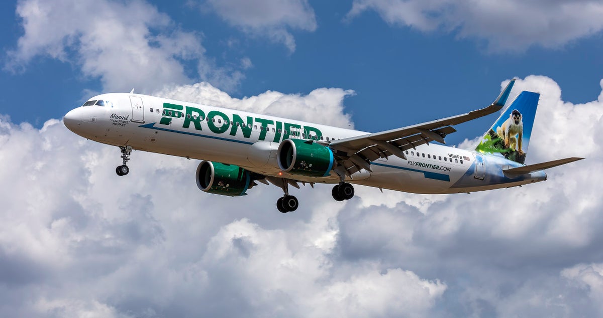 [April Fools’ Day] Frontier Airlines Introduces ‘Vertical Class’ — The First-Ever Standing Room Fares