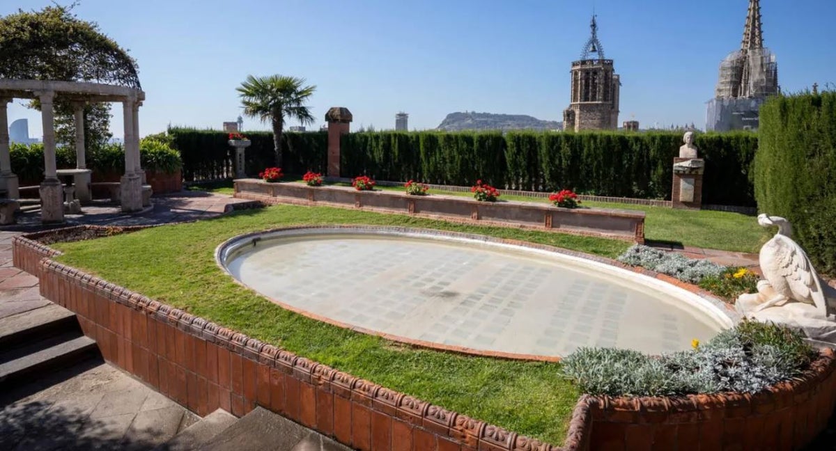 Rooftop hotel garden