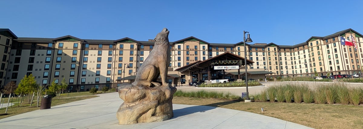 Unveiling the Magic of Great Wolf Lodge Webster in Texas [In-Depth Review]