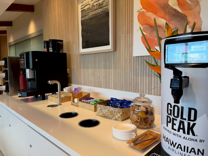 Hawaiian Airlines South Premier Club Kahului Maui OGG drink station Hawaiian Airlines South Premier Club Kahului Maui OGG drink station