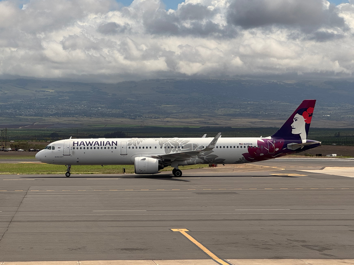 Hawaiian Airlines plane A321 at Maui Kahului OGG