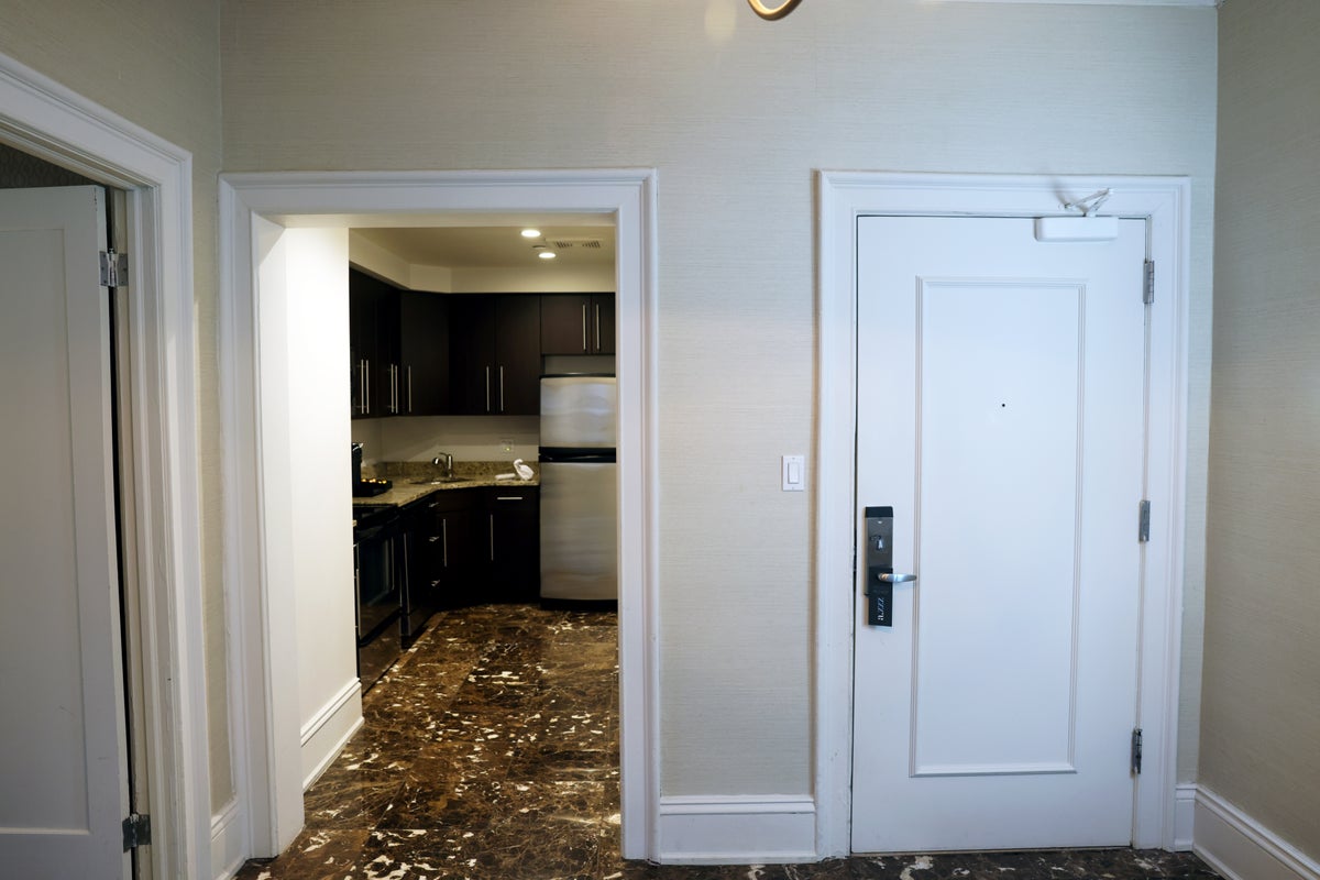 Hotel AKA Rittenhouse Square foyer kitchen