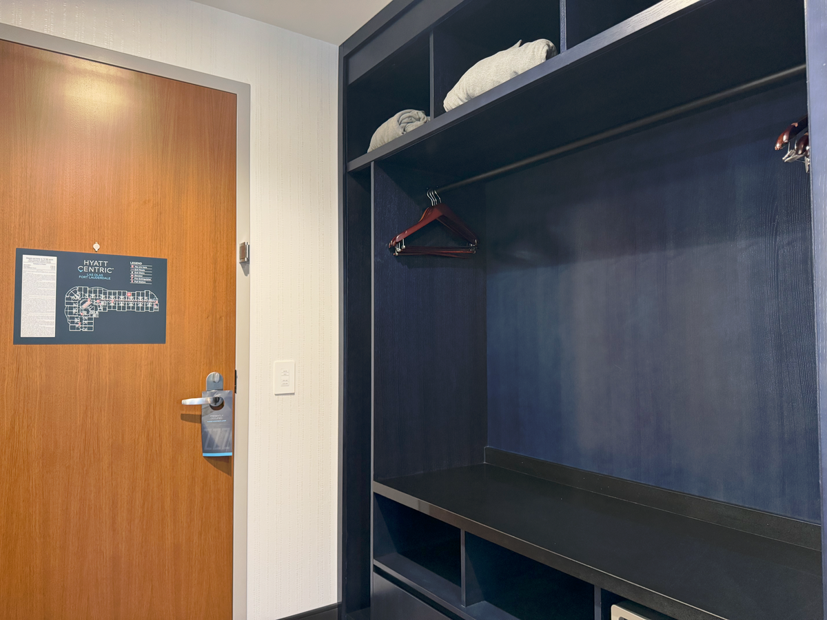 Hyatt Centric Las Olas Fort Lauderdale closet